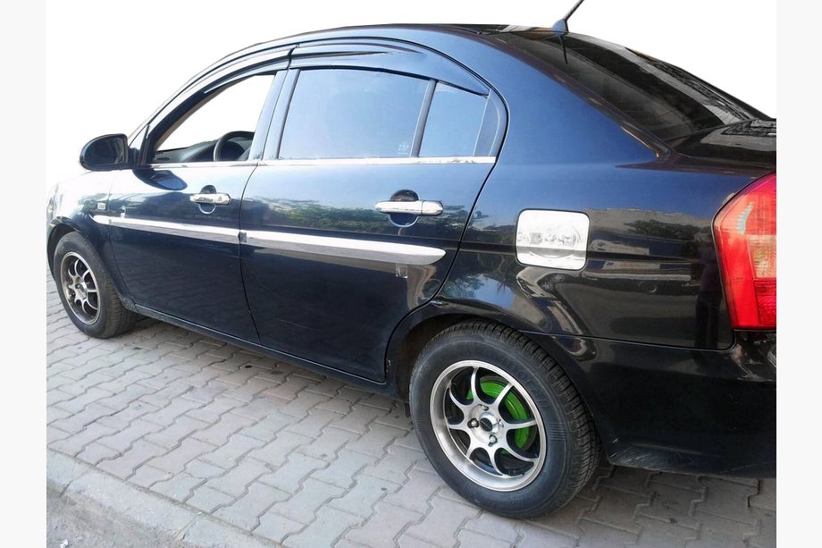 Hyundai Accent 2006–2010 Yttre fönsterlister (4 st, rostfritt stål) Carmos - turkiskt stål Image