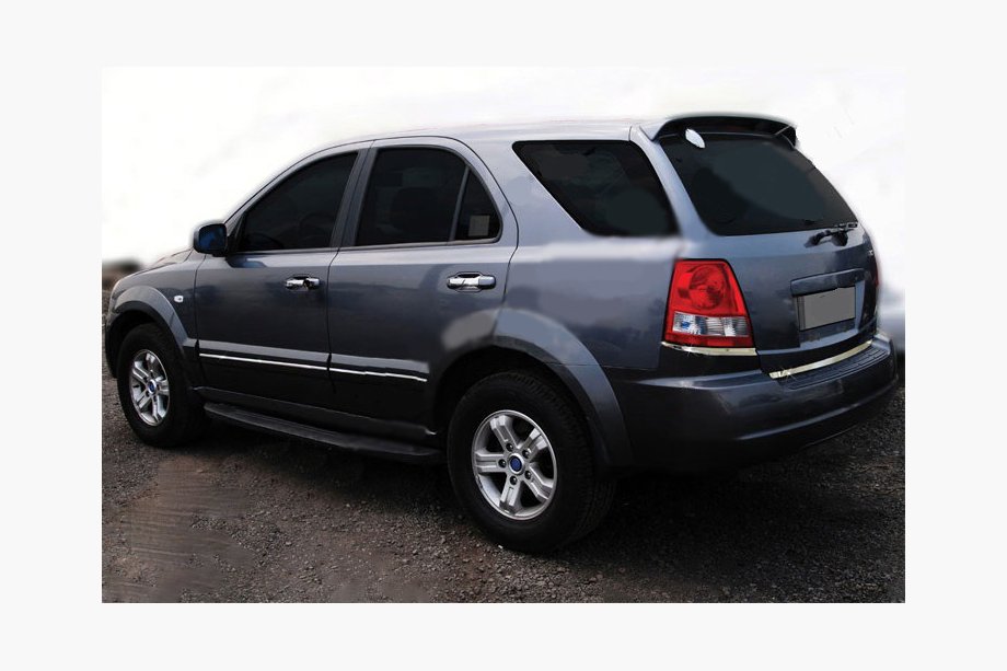 Kia Sorento I BL 2002–2009 Nedre kromlist för baklyktor (2 st, rostfritt stål) Foto 1