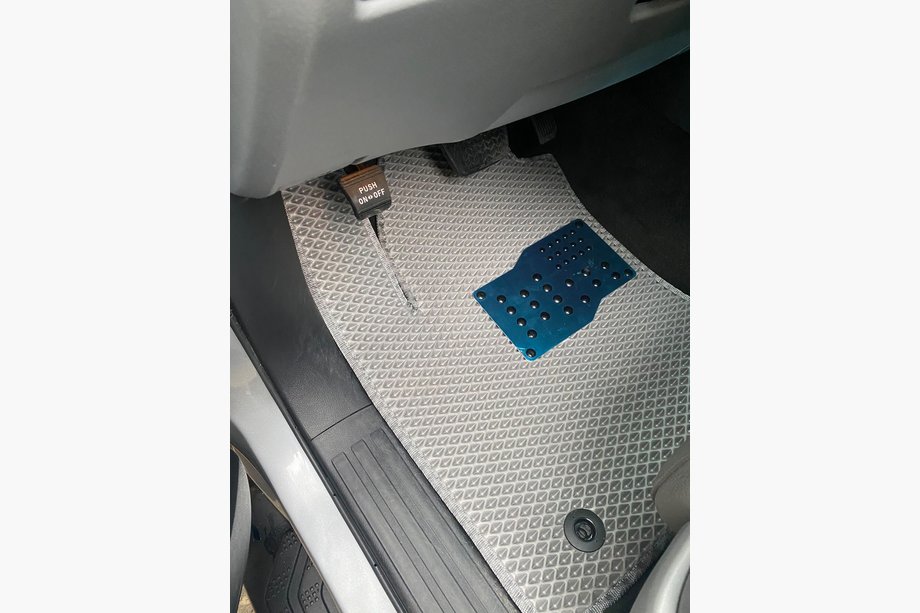 Toyota Sequoia 2007–2022 Polyuretan bilmattor, 3 rader (EVA, grå) Mittenrad – genomgång Image