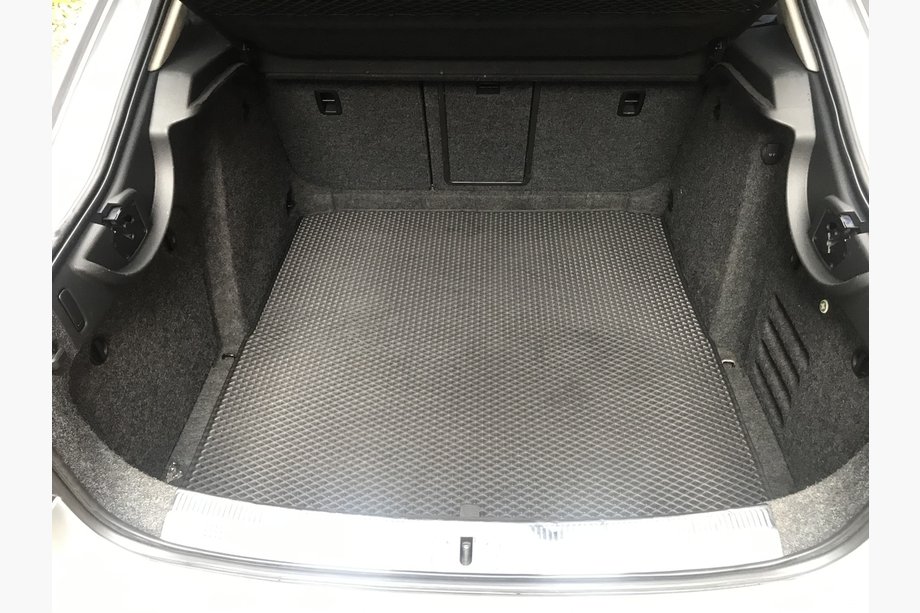Skoda Superb 2009–2015 Bagagerumsmatta Liftback (EVA, svart) Image