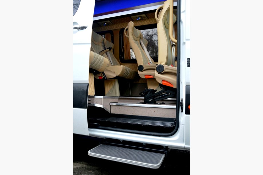 Mercedes Sprinter W901/902/903/904/905 1995–2006 Elektriskt utfällbart sidosteg (50 cm) Foto 2