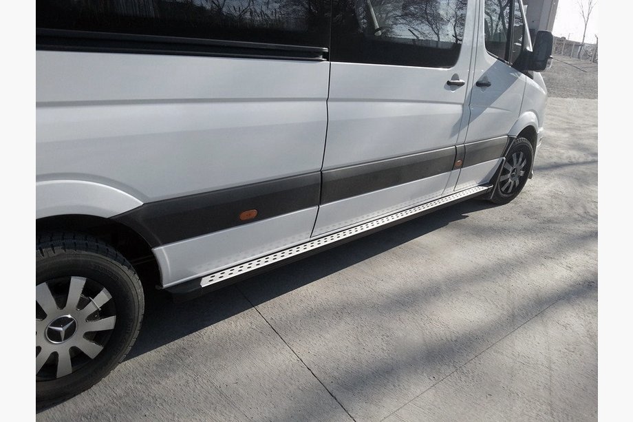 Mercedes Sprinter W907/W910 2018– Sidosteg DOT-Line (2 st, aluminium) Image