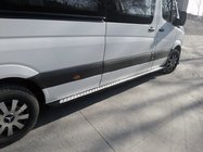 Mercedes Sprinter W907/W910 2018– Sidosteg DOT-Line (2 st, aluminium) foto 1