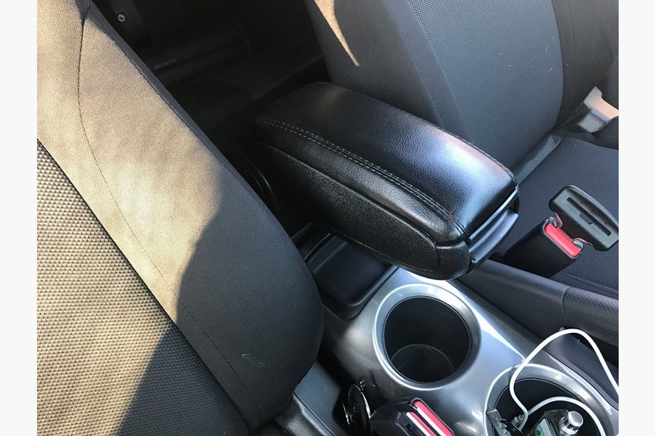 Nissan Juke 2010–2019 Armstöd Image