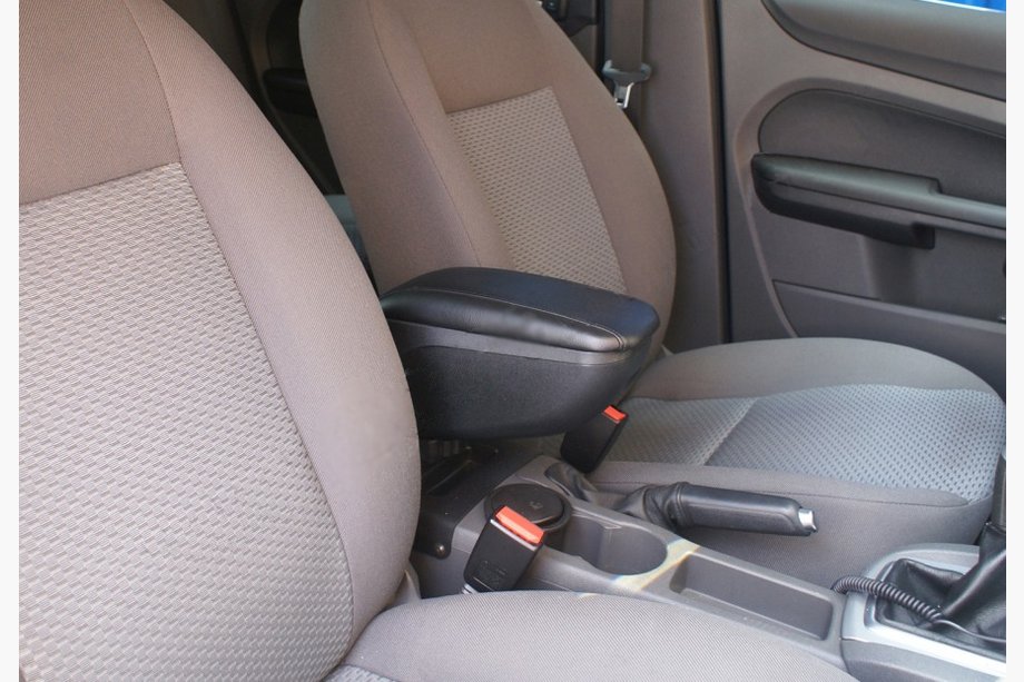 Renault Sandero 2013–2022 Armstöd (i kopphållaren) Image