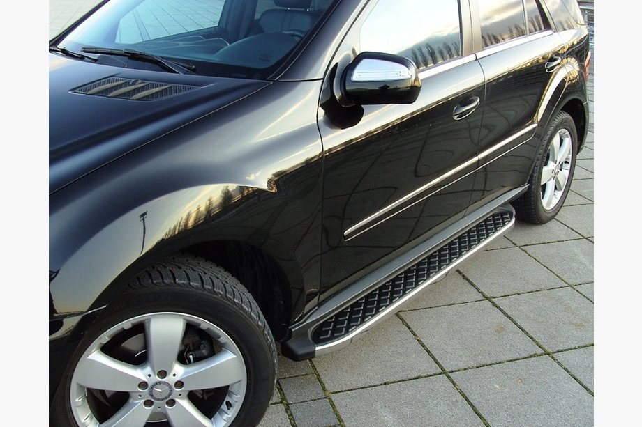Mercedes GL class X164 2006–2012 Sidosteg BlackLine (2 st, aluminium) Image