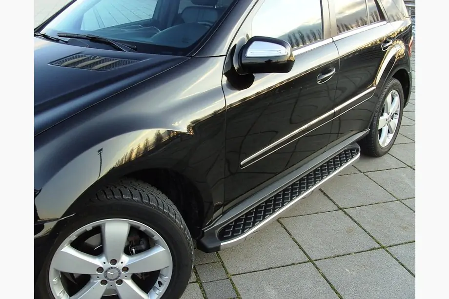 Mercedes ML W164 2005–2011 Sidosteg BlackLine (2 st, aluminium) Image