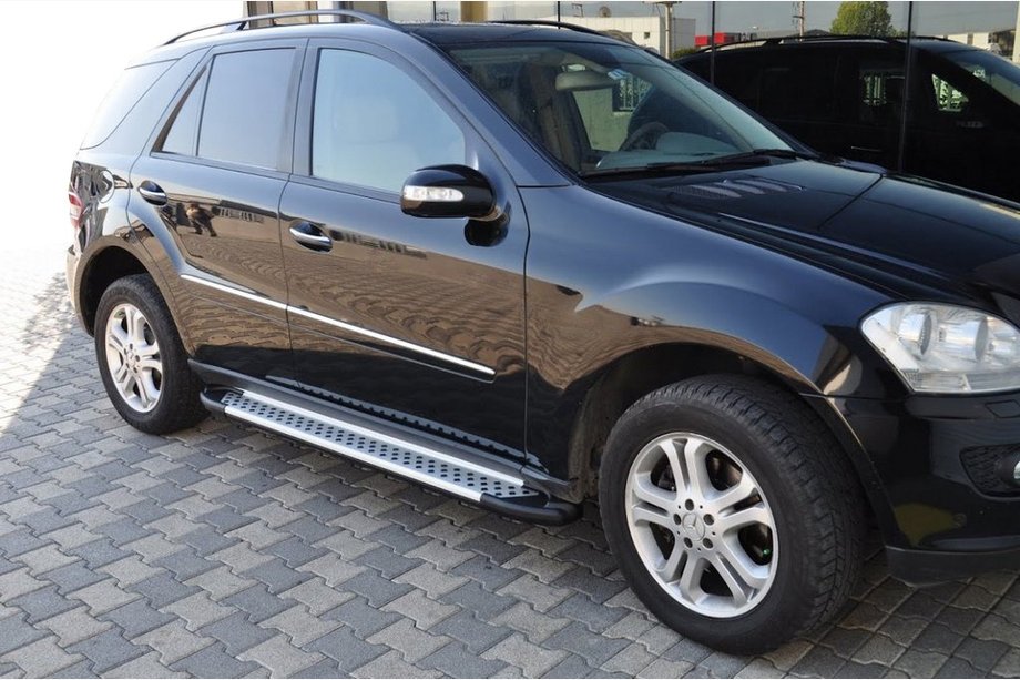 Mercedes ML W164 2005–2011 Sidosteg Allmond Grey (2 st, aluminium) Foto 1