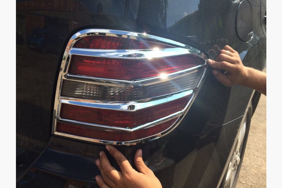 Mercedes ML W164 2005–2011 Kromade lyktkåpor för bromsljus (2 st, plast) Image