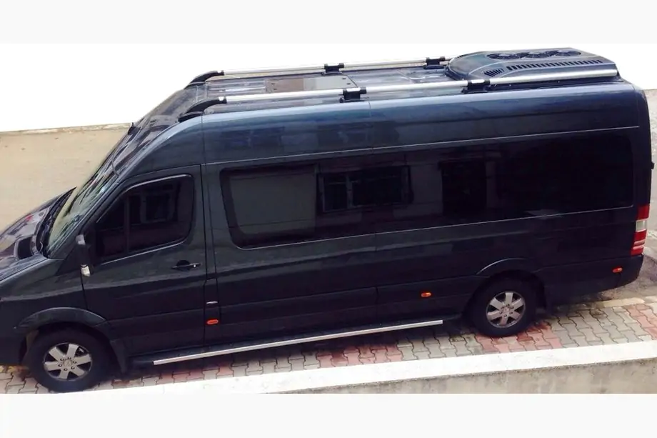 Mercedes Sprinter W906 2006–2018 Takrails Shark (svarta fötter) Image