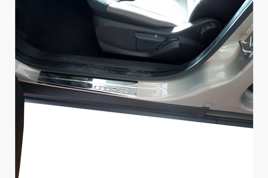 Ford Courier 2014–2023 Instegsskydd OmsaLine (4 st, rostfritt stål) Image