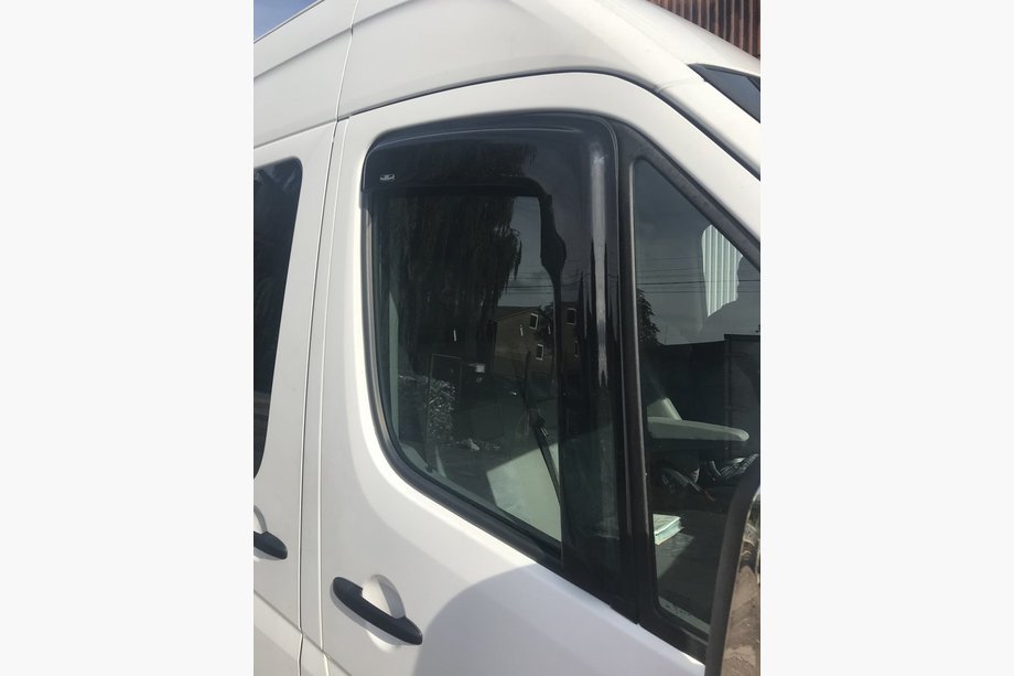 Mercedes Sprinter W906 2006–2018 Självhäftande vindavvisare för rutor (2 st, HIC) Foto 13