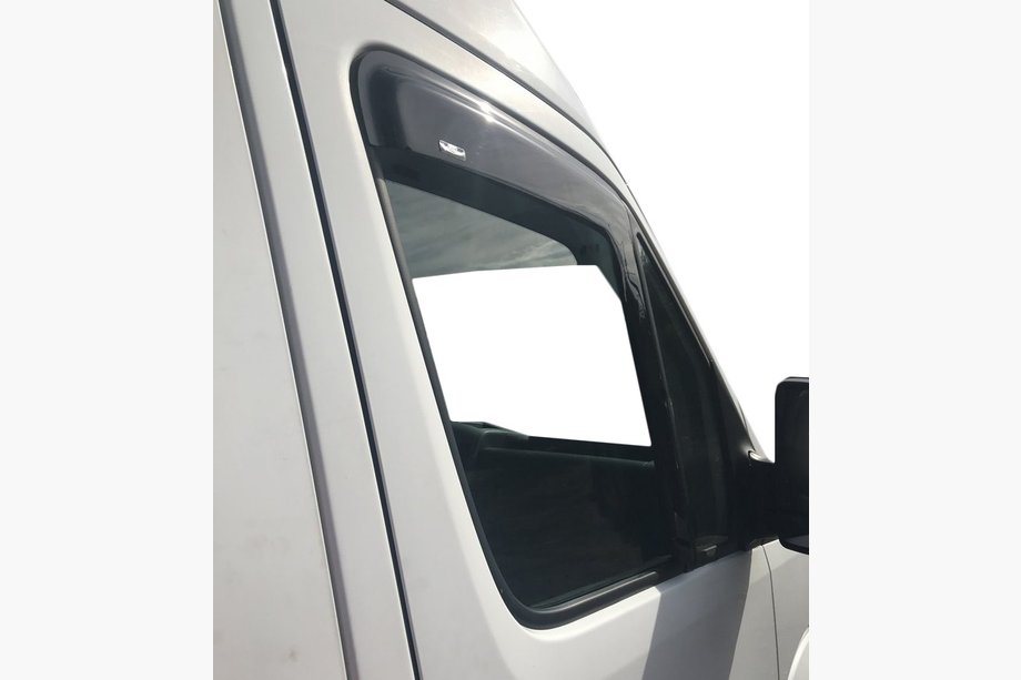 Mercedes Sprinter W906 2006–2018 Självhäftande vindavvisare för rutor (2 st, HIC) Foto 12