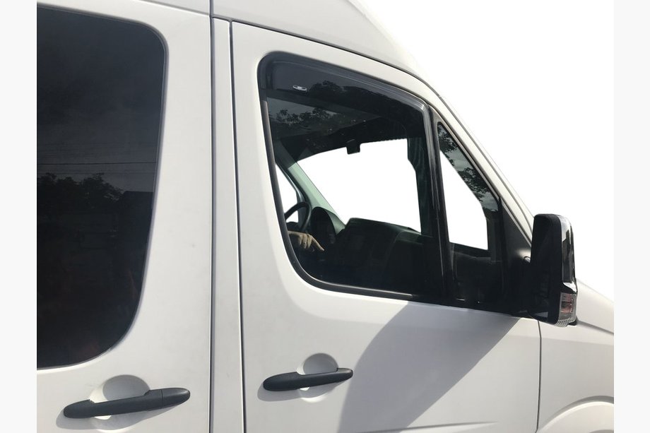 Mercedes Sprinter W906 2006–2018 Självhäftande vindavvisare för rutor (2 st, HIC) Foto 4