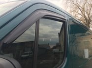 Mercedes Sprinter W906 2006–2018 Självhäftande vindavvisare för fönster (2 st, Aomis) foto 2