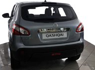 Nissan Qashqai 2010–2014 Dekorlist ovanför registreringsskylten (rostfritt stål) Med knapp, OmsaLine – italienskt rostfritt stål foto 1