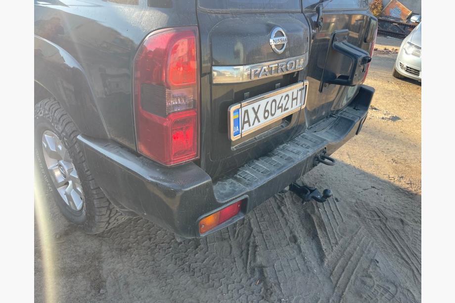 Nissan Patrol Y61 1997–2011 Bakre stötfångare komplett begagnad (2004-2008) Image