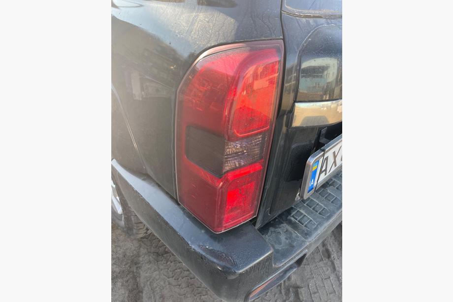 Nissan Patrol Y61 1997–2011 Begagnad baklykta (2004-2008, 1 st) Image