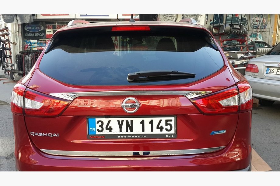 Nissan Qashqai 2014–2021 Dekorlist ovanför registreringsskylten (rostfritt stål) Foto 4