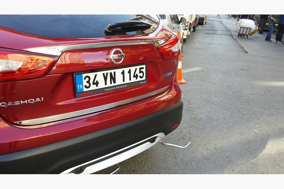 Nissan Qashqai 2014–2021 Dekorlist ovanför registreringsskylten (rostfritt stål) Foto 5