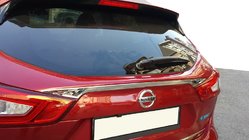 Nissan Qashqai 2014–2021 Dekorlist ovanför registreringsskylten (rostfritt stål) Carmos - turkiskt stål foto 1