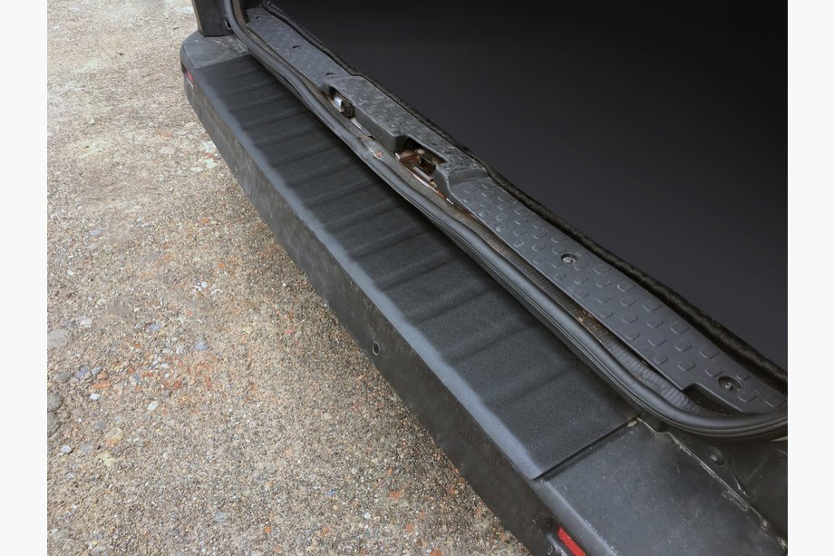 Opel Vivaro 2015–2019 Bakre stötfångarskydd DDU (ABS) Image
