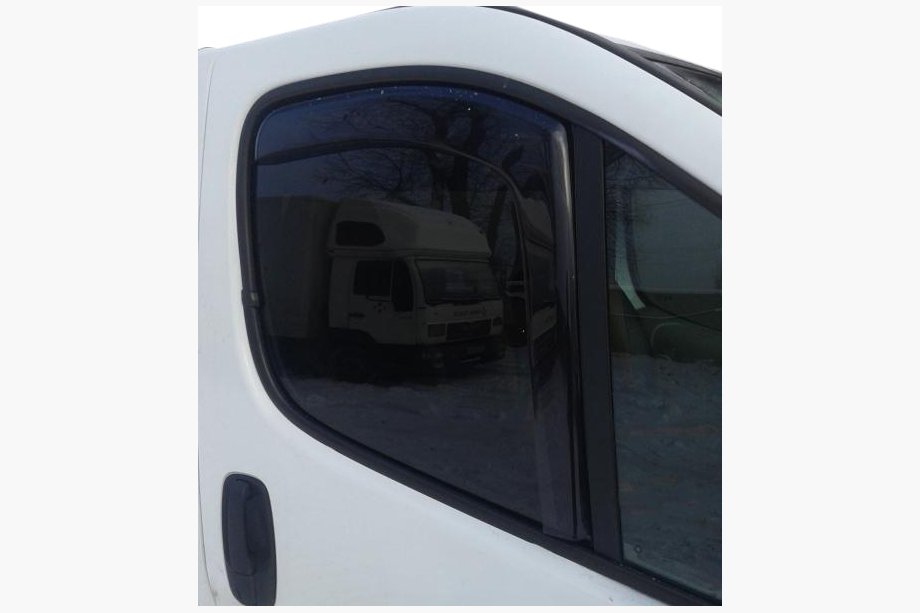 Renault Trafic 2015– Utförsäljning! Insticksmonterade fönsterdeflektorer (2 st, HIC) Image