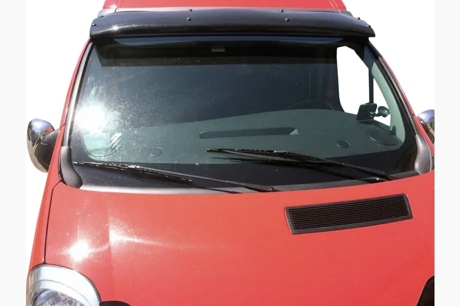 Opel Vivaro 2001–2015 Vindrutespoiler (svart blank, 5 mm) Image