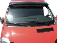 Opel Vivaro 2001–2015 Vindrutespoiler (svart blank, 5 mm) foto 1