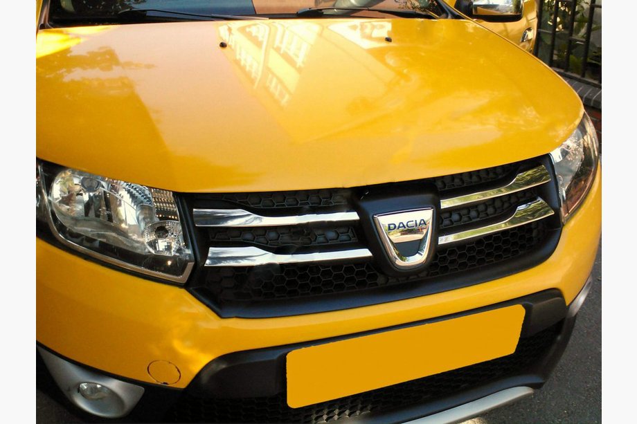Dacia Sandero 2013–2020 Grillister i rostfritt stål, variant 2 (4 st) Image