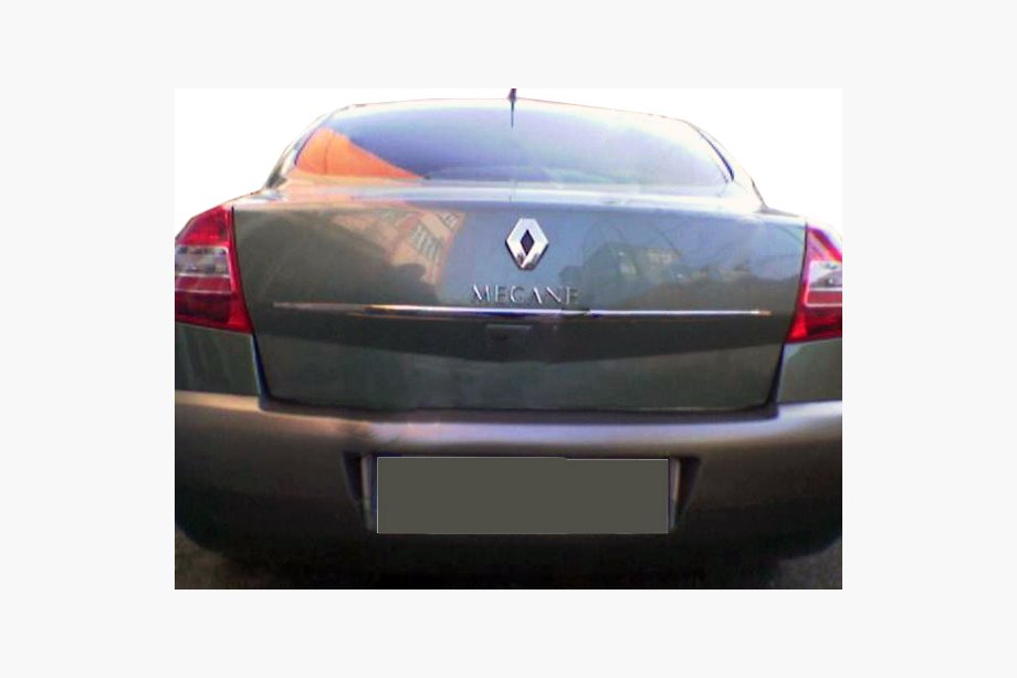 Renault Megane II 2004–2009 Kromlist ovanför registreringsskylten (SD, rostfritt) Image