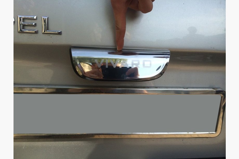 Nissan Primastar 2002–2014 Kromlist ovanför registreringsskylten (slagdörrar, rostfritt stål) Image
