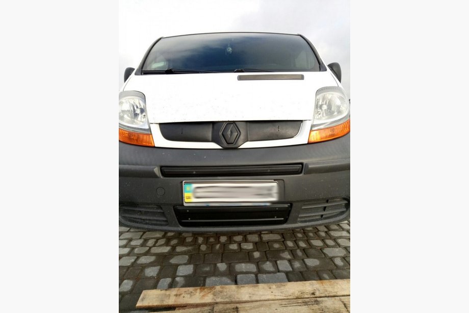 Renault Trafic 2001–2015 Vintertäckning för nedre grill (under registreringsskylten) Foto 3
