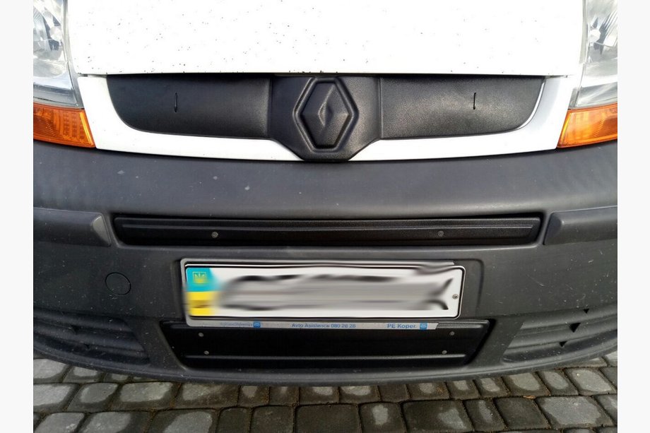 Renault Trafic 2001–2015 Vintertäckning för nedre grill (under registreringsskylten) Foto 4
