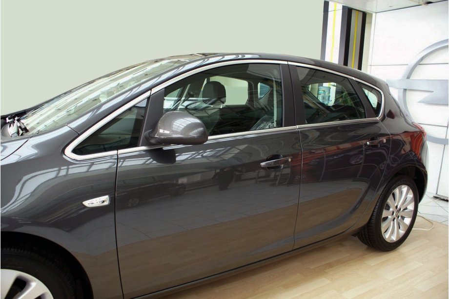 Opel Astra J 2009–2015 Komplett fönsterlistset (HB, 12 st, rostfritt stål) Foto 1