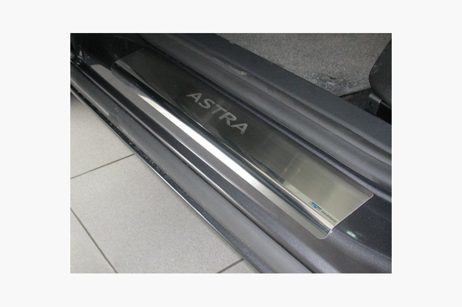Opel Astra J 2009–2015 Instegslister Nataniko (4 st, rostfritt stål) Image