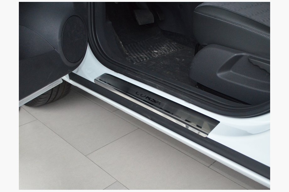 Opel Corsa C 2000–2006 Natanika Premium instegsskydd (4 st, rostfritt stål) Image