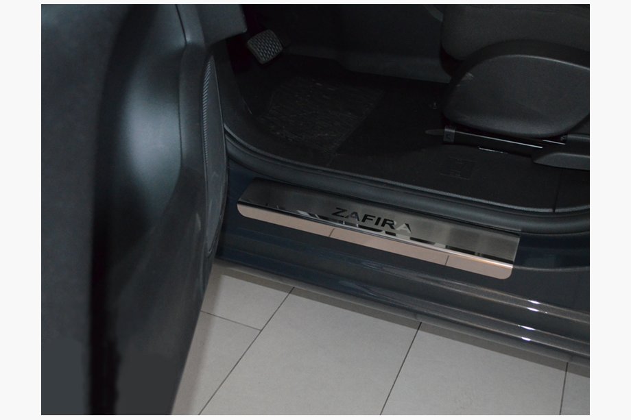 Opel Zafira C Tourer 2011–2019 Natanika Premium instegsskydd (4 st, rostfritt stål) Image