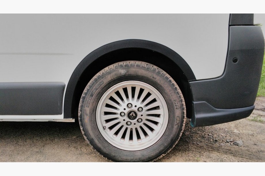 Nissan Primastar 2002–2014 Hjulhuslister (4 st, svarta) 2001-2007, svart metall Foto 3