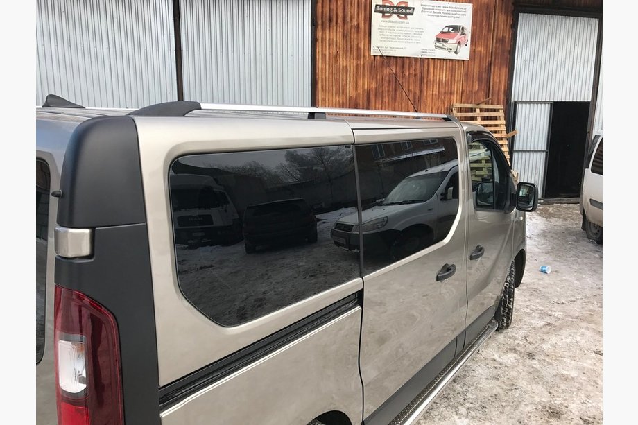 Nissan NV300/Primastar 2016– Kromade takrails Lång hjulbas, fötter i metall Foto 3