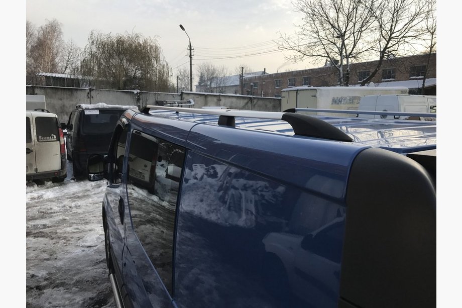 Opel Vivaro 2001–2015 Kromade takrails Foto 3
