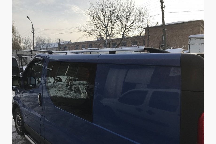 Opel Vivaro 2001–2015 Kromade takrails Foto 4