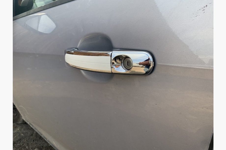 Ford Kuga 2008–2013 Kromade handtagsskal med vit rand (4 st, ABS) Image