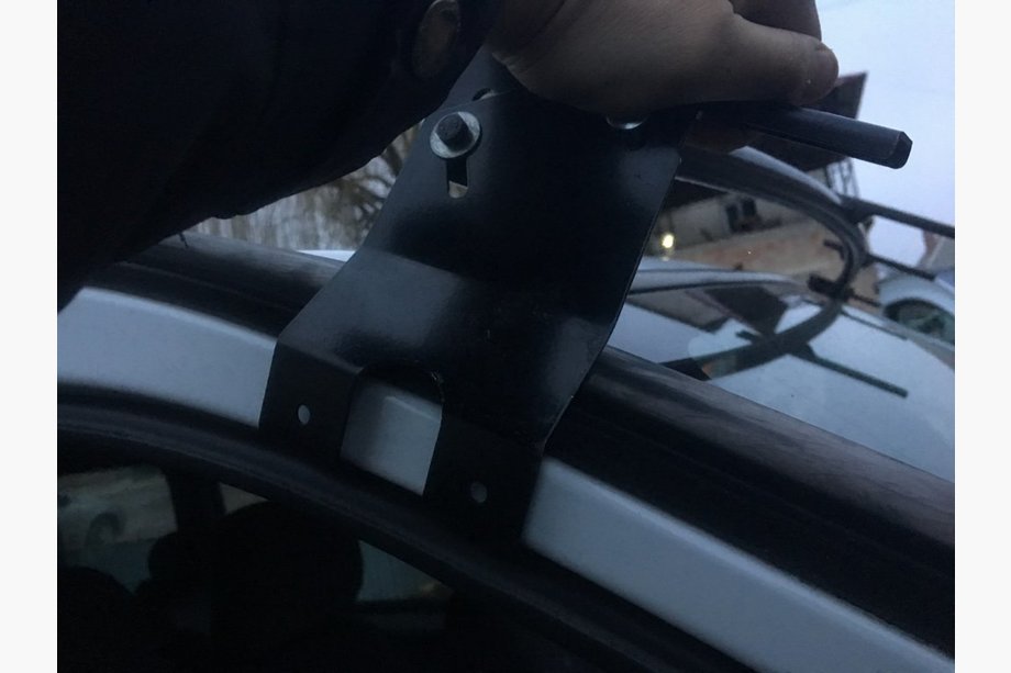 Renault Trafic 2001–2015 Vindrutespoiler (svart blank, 5 mm) Foto 3