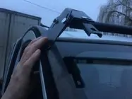 Opel Vivaro 2001–2015 Vindrutespoiler (svart blank, 5 mm) foto 6