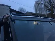 Opel Vivaro 2001–2015 Vindrutespoiler (svart blank, 5 mm) foto 8