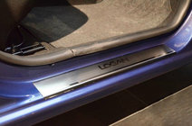 Renault Logan MCV 2013–2022 Instegslister Nataniko (4 st, rostfritt stål) Standard – Lohmann monteringstejp, 0,5 mm foto 1