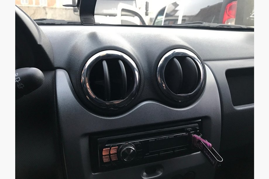 Renault Duster 2008–2017 Ramar till kupéventiler (4 st, rostfritt) Image