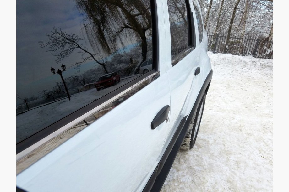 Dacia Duster 2008–2018 Kromlister för rutor Black Chrome (4 st, rostfritt) Image