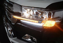 Toyota Land Cruiser 200 2007–2021 Strålkastarögonlock med LED (2016↗) foto 3